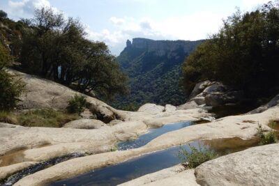Private Pre-Pyrenees Medieval Village Hike from Barcelona - The hike through the Pyrenean foothills (and what to expect underfoot)