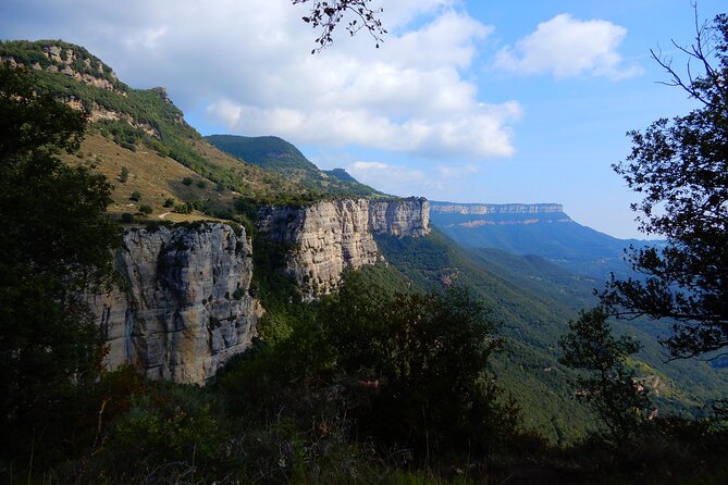 Private Pre-Pyrenees Medieval Village Hike from Barcelona - The 9-hour rhythm: how the day actually flows