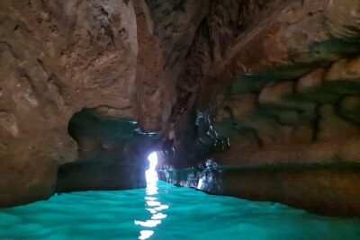 Private Tour Wadi Shab & Sinkhole Tour – Swim, Hike & Explore - Wadi Shab pools to the cave waterfall: why this place feels different