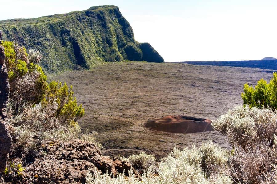 Réunion: Piton de la Fournaise Guided Volcano Hike - First Steps at Pas de Bellecombe: Getting Oriented Fast
