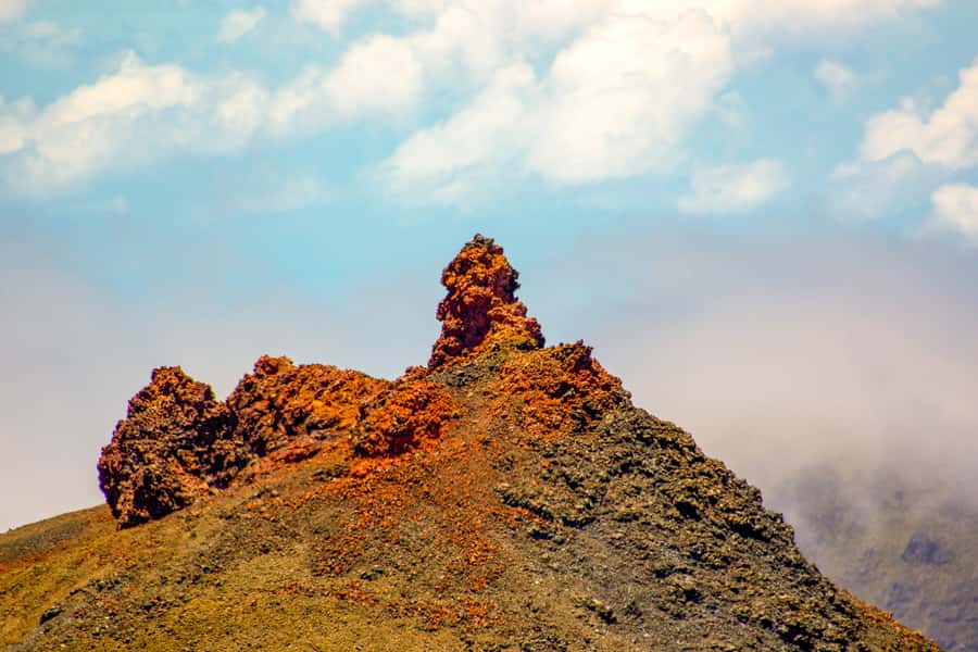 Réunion: Piton de la Fournaise Volcano off trail Hike - Enclos Fouqué: walking lava flows that look almost unreal