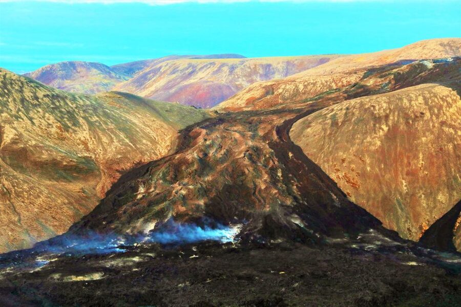 Reykjavík: Volcano Eruption Site and Reykjanes Hiking Tour - The Bridge Between Continents: a 15-meter tectonic walk