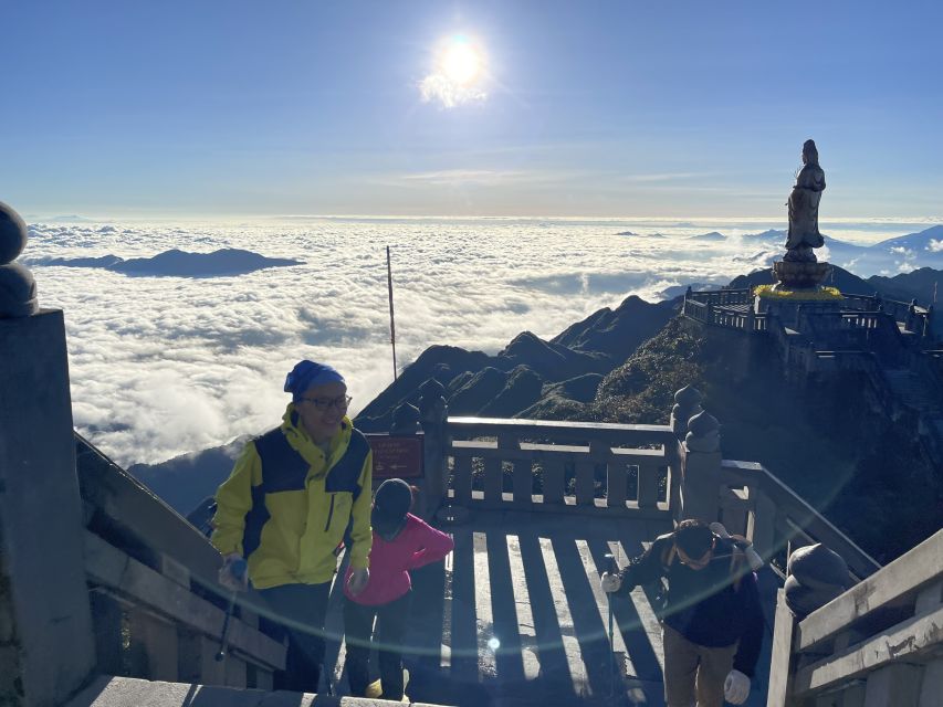 Sa Pa: The Roof of Indochina - Fansipan Hiking Full-Day Trip - Lunch at 2,800 m: the fuel stop you’ll actually remember