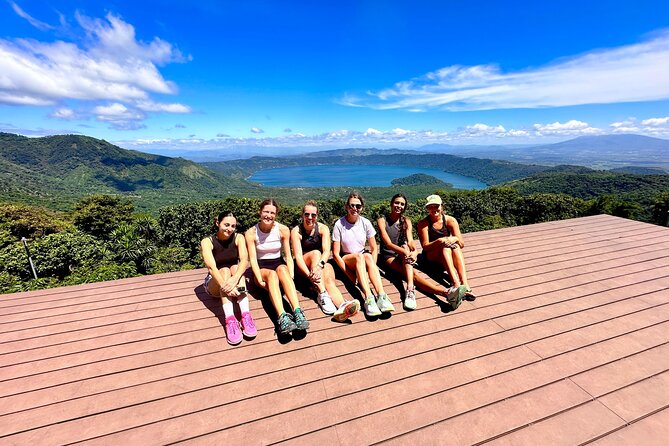 Santa Ana Volcano Tour: Beat the Crowds on an Early Morning Hike! - The crater-lake payoff: emerald color at the summit