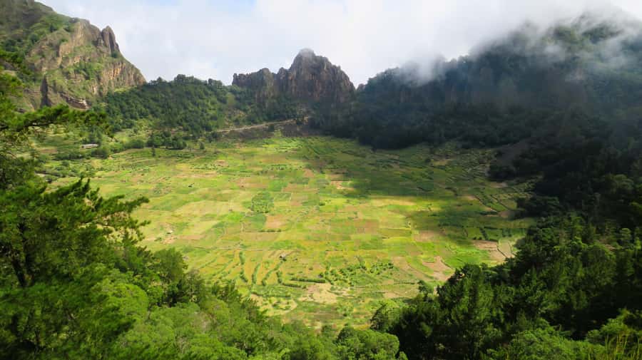 Santo Antão: Hiking Cova Volcano Crater to Ribeira Paúl - How the guide turns the trail into a story (Lea, Maira, Edy, Ravi)