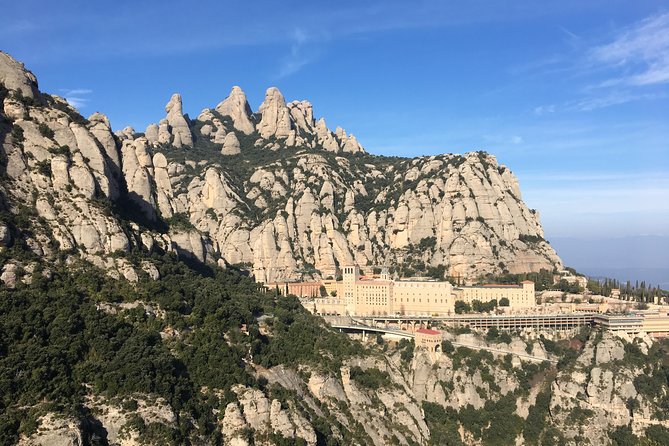 Semi-Private Montserrat Monastery & Hiking Experience - The market break: Montserrat cheeses and a real local moment