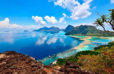 Semporna: Bohey 3 Islands Hike, Snorkel/Dive Tour with Lunch - Getting started at Jeti Pelancong Semporna and sailing toward Tun Sakaran