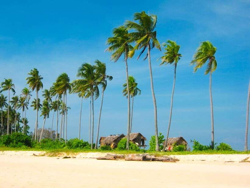 Semporna: Bohey 3 Islands Hike, Snorkel/Dive Tour with Lunch - DSD scuba trial option: gear and instructor support without a certificate
