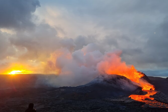 Small Group Volcano Hike with a Professional Geologist - Weather expectations: what you can control, and what you can’t