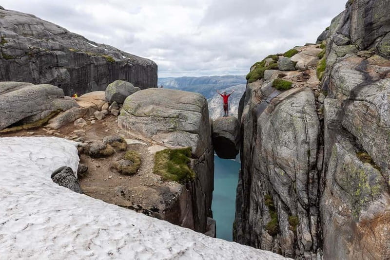 Stavanger: Kjerag Summer Hike with Packed Lunch - Early pickup from Stavanger and the 3-hour route to Eagle’s Nest