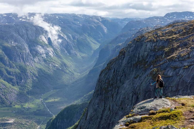 Stavanger: Kjerag Summer Hike with Packed Lunch - Guides who focus on safety, pace, and photos