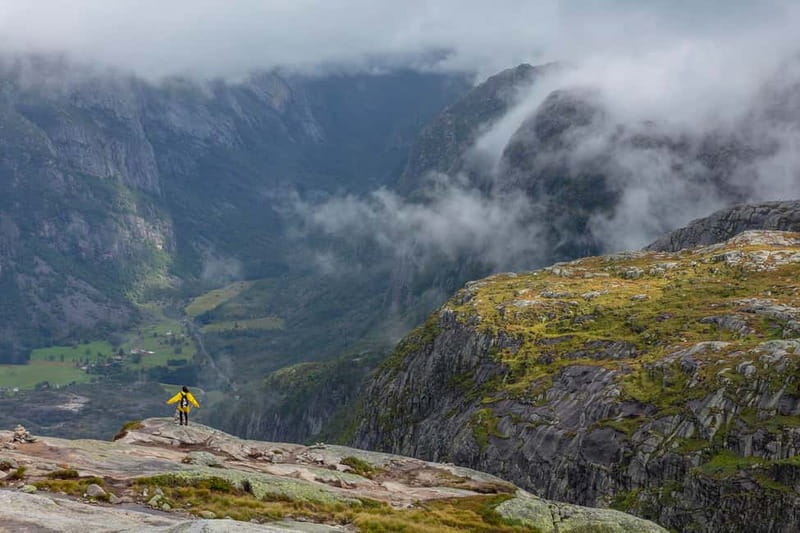 Stavanger: Kjerag Summer Hike with Packed Lunch - What to pack (and what not to wear) for Kjerag
