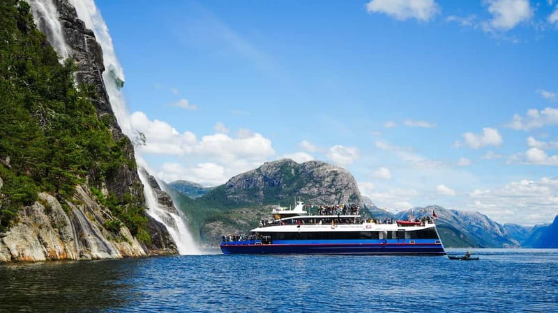 Stavanger: Lysefjorden Cruise and Preikestolen Hike - From Strandkaien to Lysefjord: the catamaran rhythm