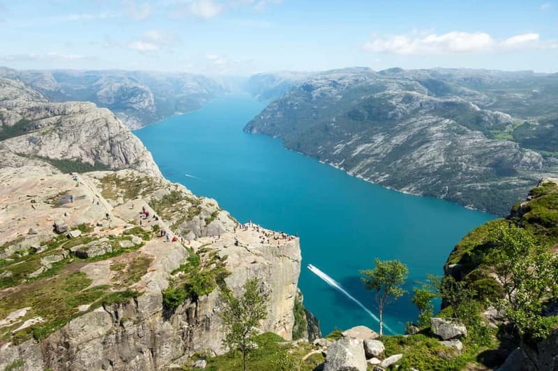 Stavanger: Lysefjorden Cruise and Preikestolen Hike - Boat comfort, Wi‑Fi, and that café break