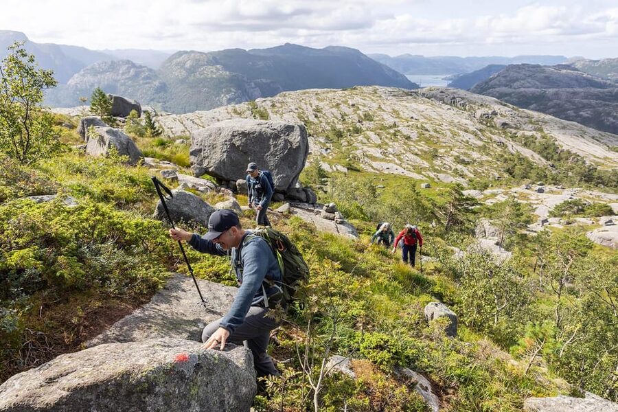 Stavanger: Preikestolen Hidden Trail Hike + Canoe + Lunch - What to wear and bring (and what to avoid) so you enjoy it, not suffer