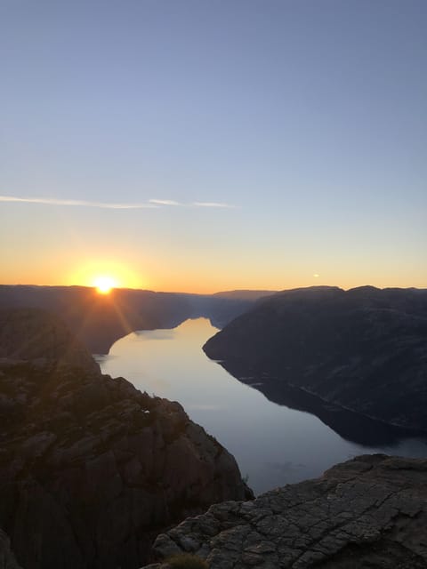 Stavanger: Preikestolen (Pulpit Rock) Guided Hike - The guided hike: well-marked paths, 4 to 6 hours on your feet