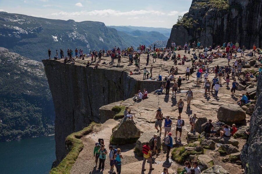 Stavanger: Preikestolen (Pulpit Rock) Hike with Local Guide - Getting to the trail: what the first climb feels like