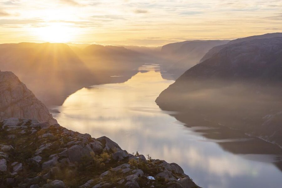 Stavanger: Preikestolen Sunrise Hike with Breakfast Buffet - What you’re really buying: an early-morning edge over Pulpit Rock
