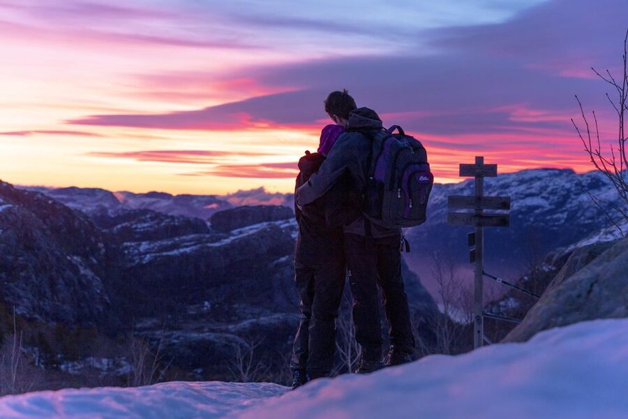 Stavanger: Preikestolen Sunrise Hike with Breakfast Buffet - What it’s like with a guide presence (including Baba the dog)