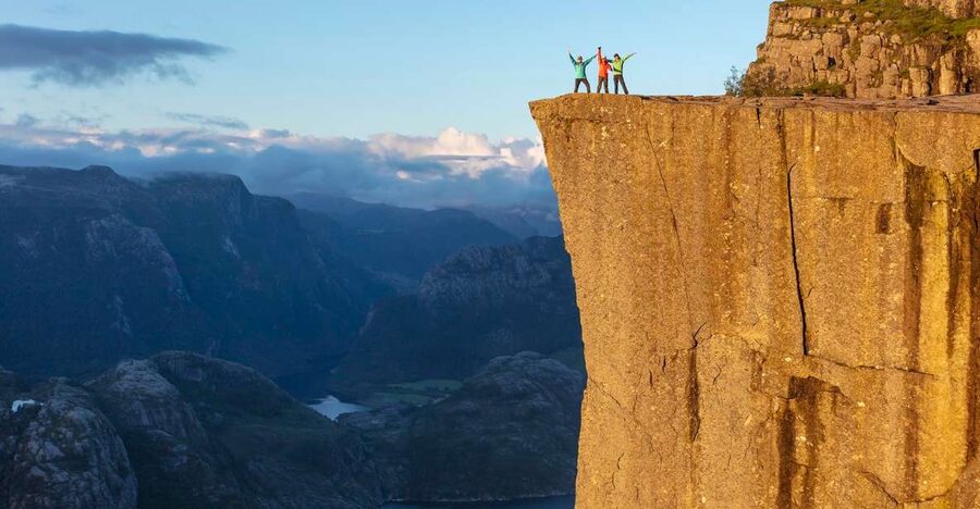 Stavanger: Preikestolen Sunrise Hike with Breakfast Buffet - What to bring (and what to wear) so the top doesn’t beat you