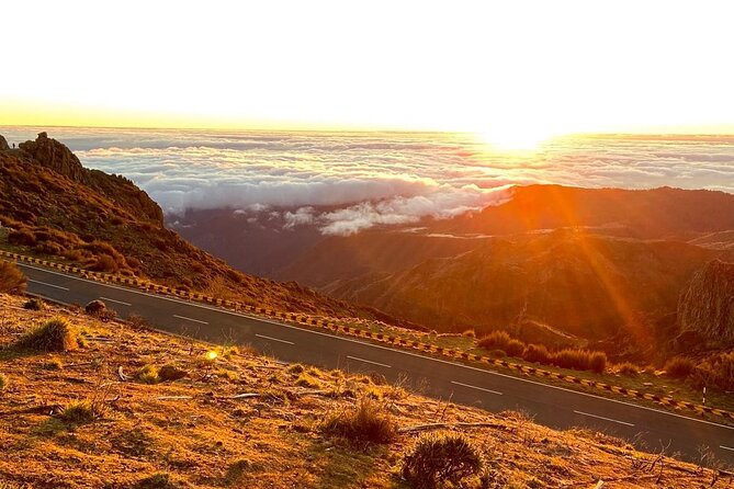 Sunrise Transfer To Pico Do Arieiro, Hike To Pico Ruivo & Return From Teixeira - Achada do Teixeira + the Ride Back to Funchal/Caniço