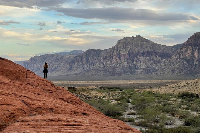 Sunset Hike and Photography Tour near Red Rock with Optional 7 Magic Mountains - What’s included (and what you should bring)