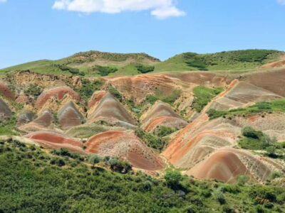 Tbilisi: Real Adventure – Gareja & Rainbow Desert 4x4 + Hike - The quick photo stop that sets expectations: Svanuri Castle