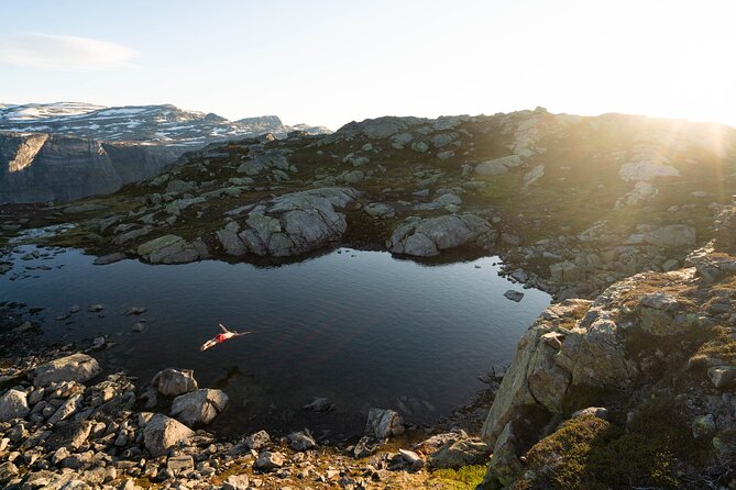 Trolltunga Classic Overnight Hike - Day 2: a second Trolltunga moment after breakfast
