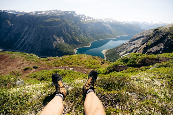 Trolltunga Day Hike - Weather dependence and what to pack for a cold mountain day