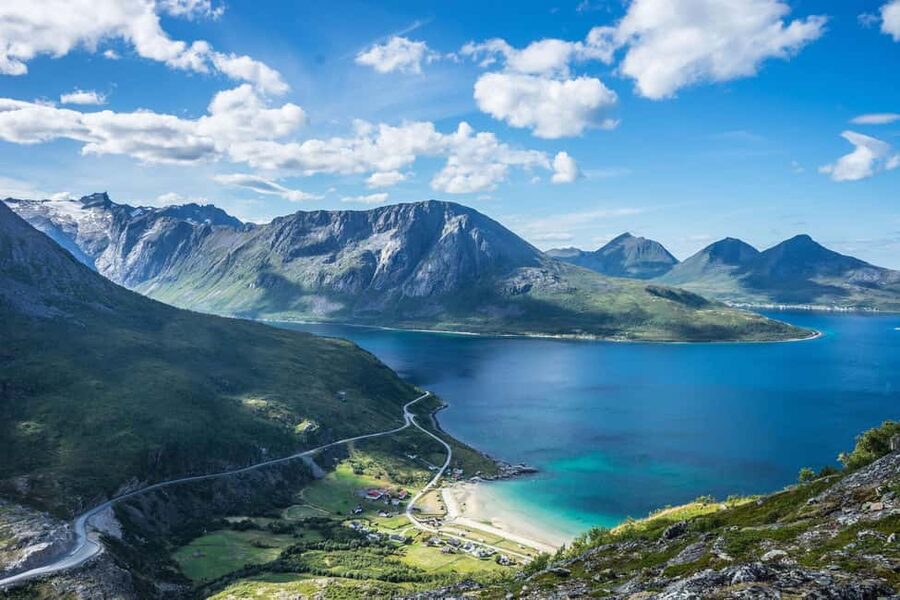Tromsø: Summer Day Hike in the wilderness - Why Brosmetinden on Kvaløya is the right kind of Arctic hike