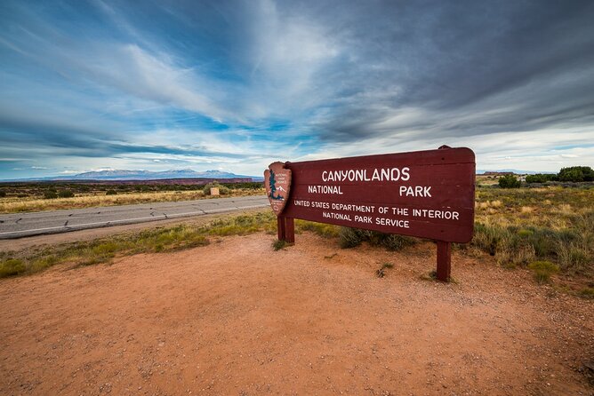 Unique Secluded Sunset In Moab: Canyonlands by 4x4 & Hike - Old mining trail views and built-in photo timing