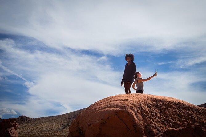 Valley of Fire Guided Hiking Tour and Mojave Desert Adventure - Atlatl Rock petroglyphs: 4,000 years of images